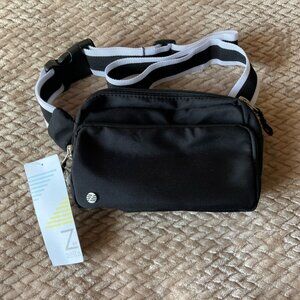 NWT Z BY ZELLA Double Zip Belt Bag, Black Nylon Shoulder/Waist Travel & Fitness